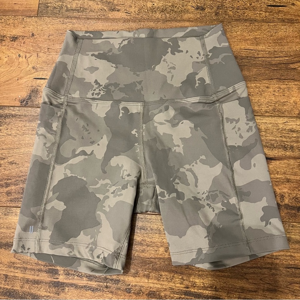 NO BULL High Rise Camo Pocket Biker Short Size XS - Picture 3 of 4